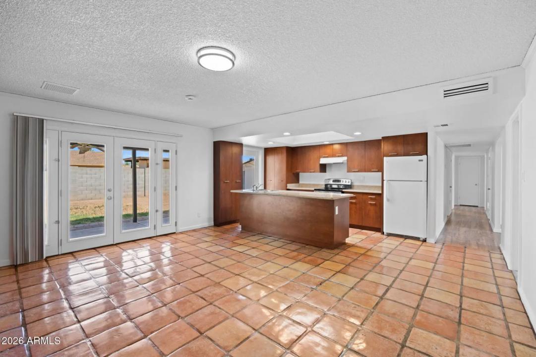 Real Estate Picture 7