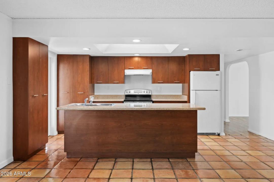 Real Estate Picture 11