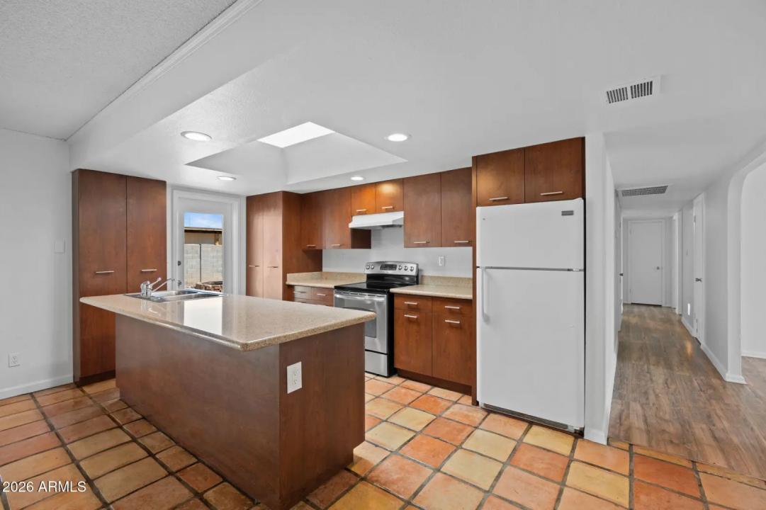 Real Estate Picture 12