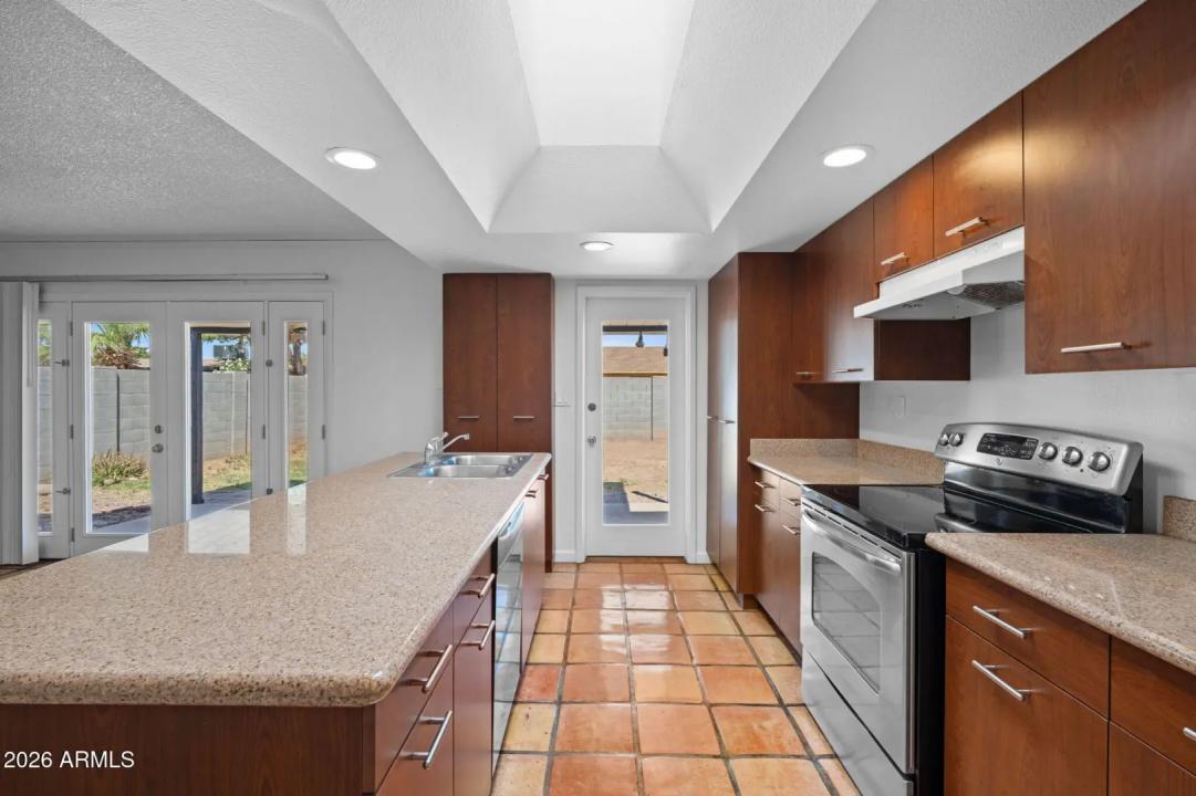 Real Estate Picture 14