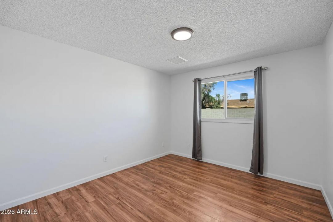 Real Estate Picture 16