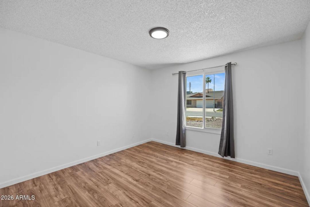 Real Estate Picture 18