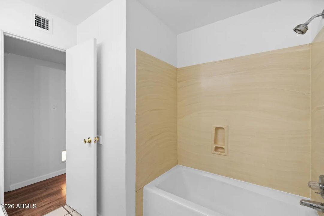 Real Estate Picture 23