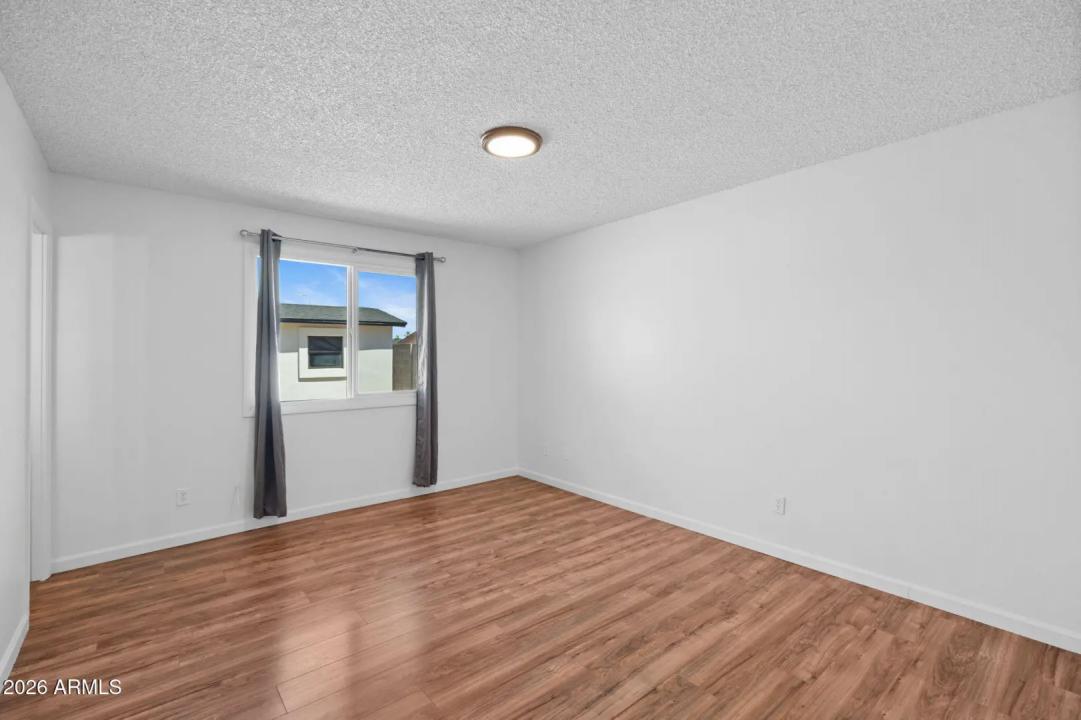 Real Estate Picture 24