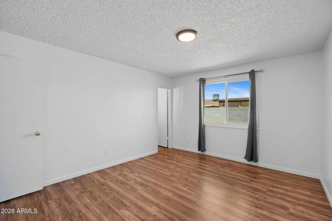 Real Estate Picture 25