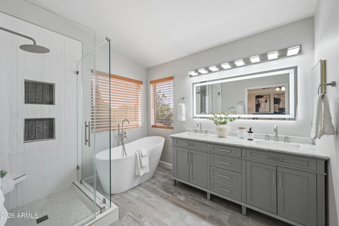 Real Estate Picture 18