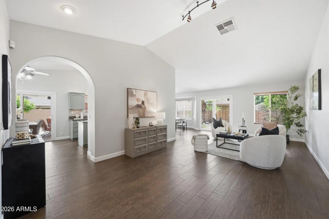 Real Estate Picture 4