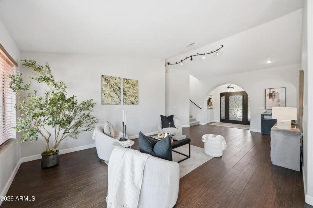 Real Estate Picture 9