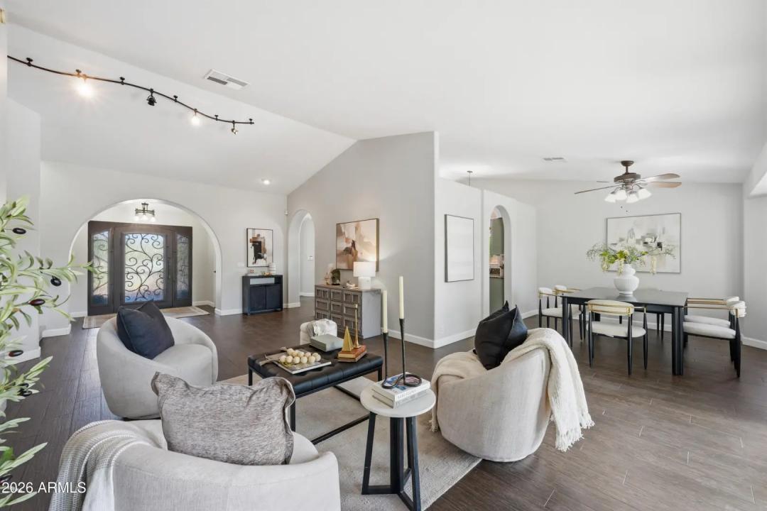 Real Estate Picture 3