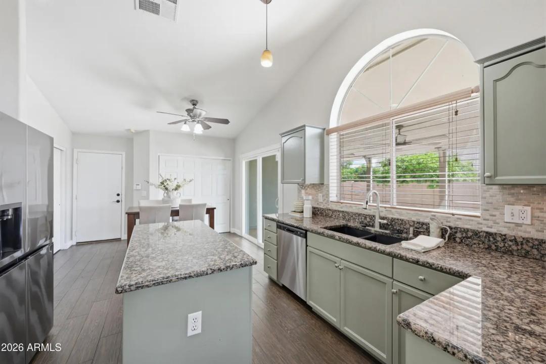 Real Estate Picture 10