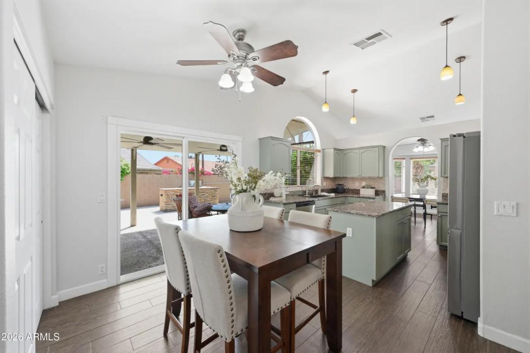 Real Estate Picture 11