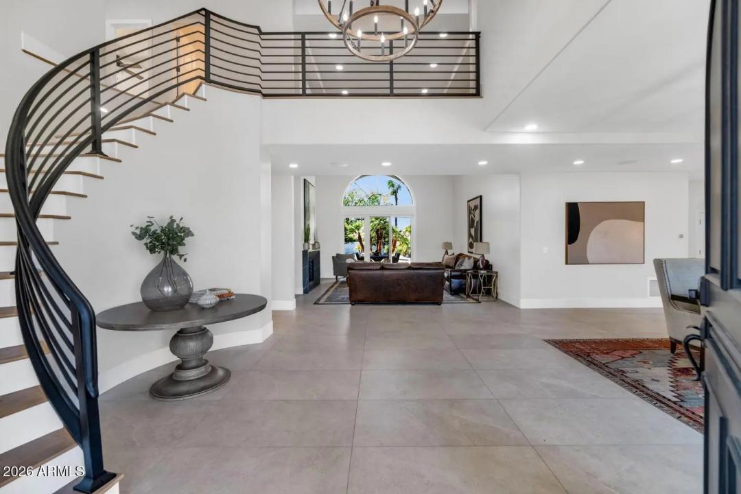 Real Estate Picture 3