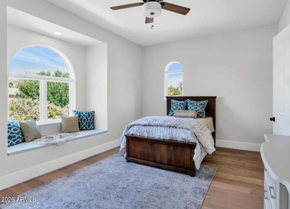 Real Estate Picture 40