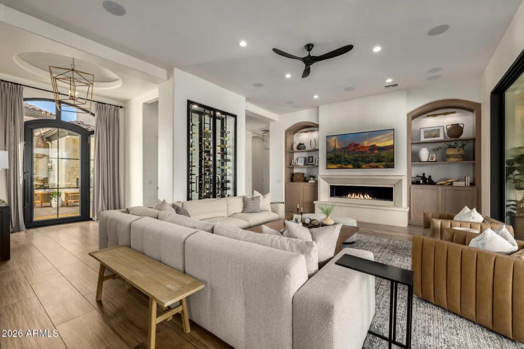 Real Estate Picture 9