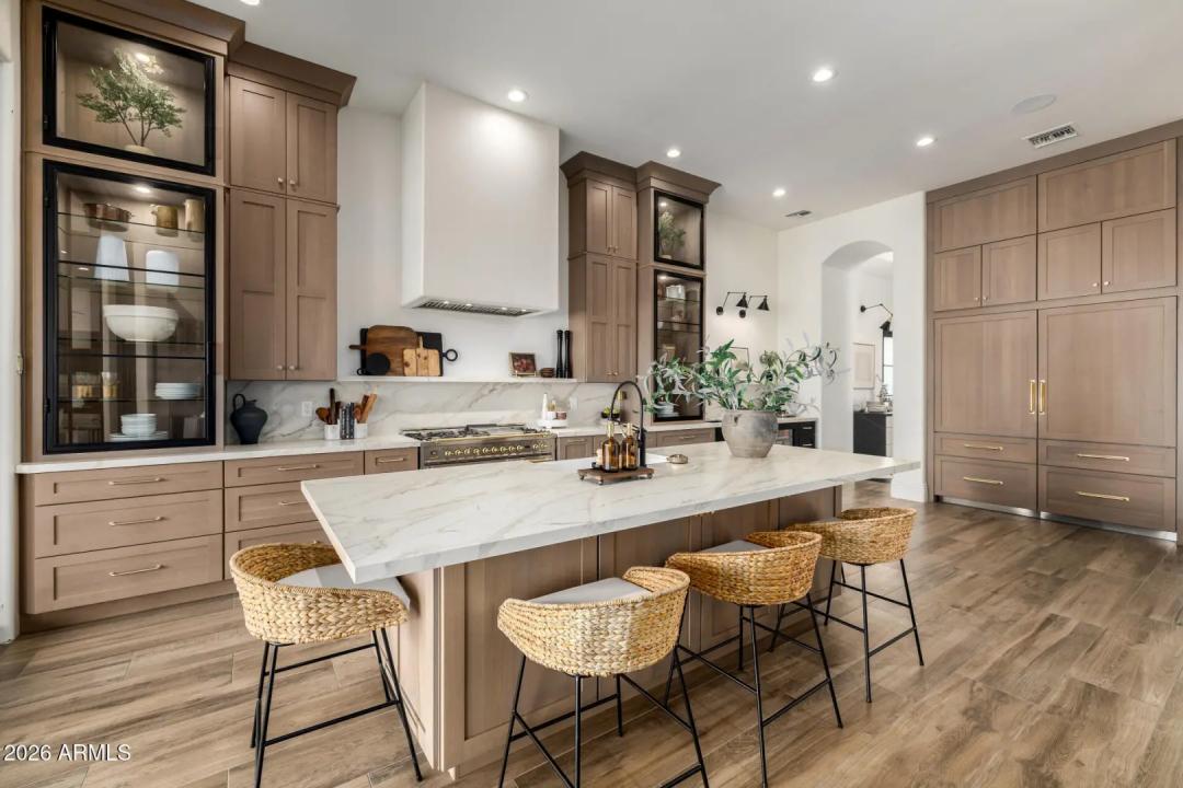 Real Estate Picture 12