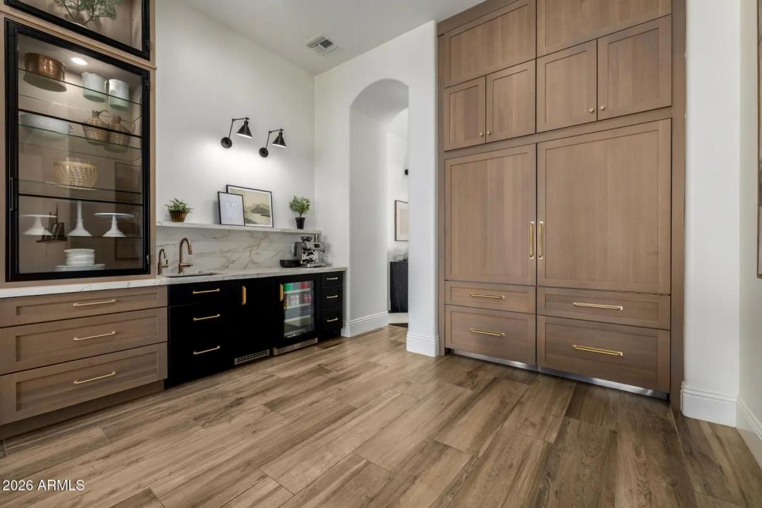 Real Estate Picture 14