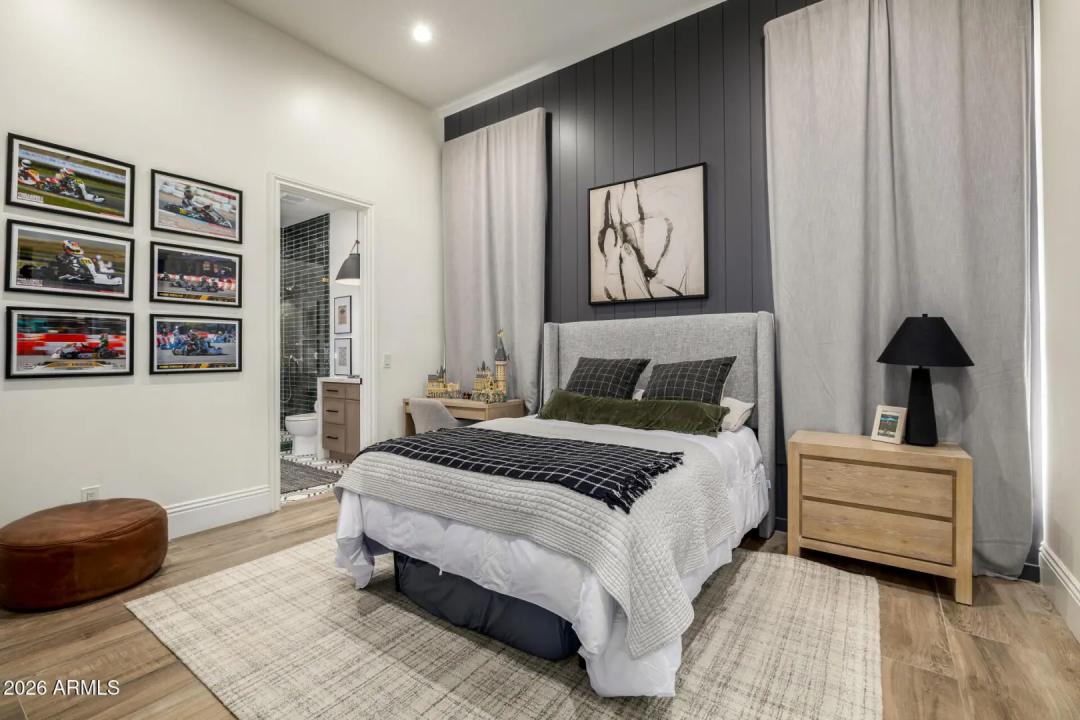 Real Estate Picture 32