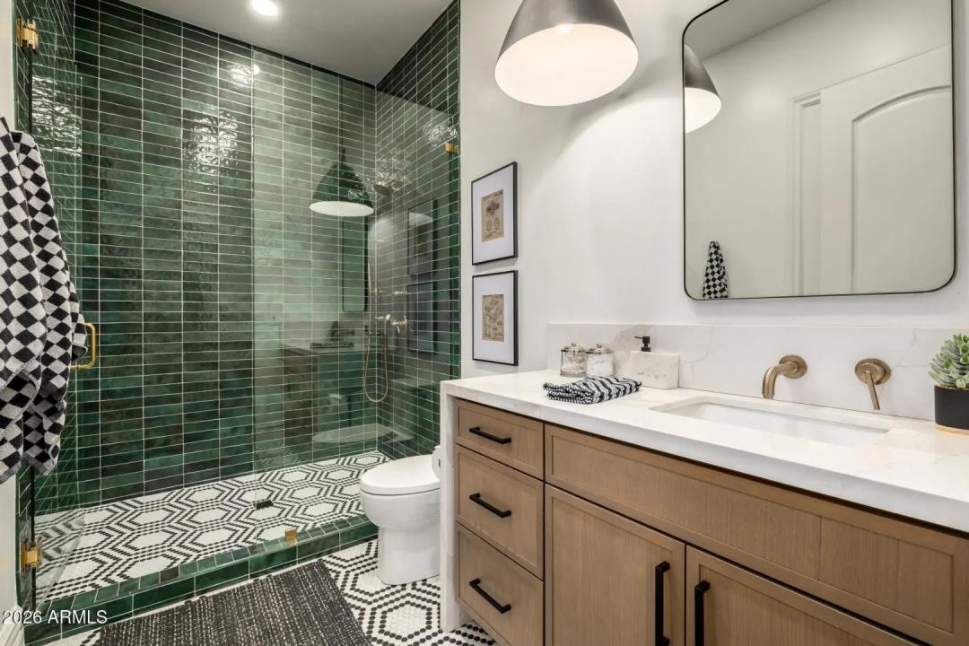 Real Estate Picture 33