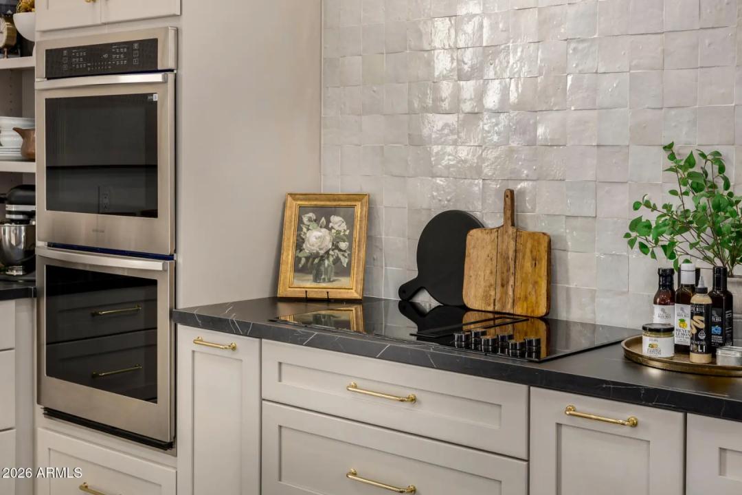 Real Estate Picture 16