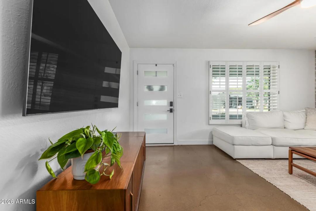 Real Estate Picture 6