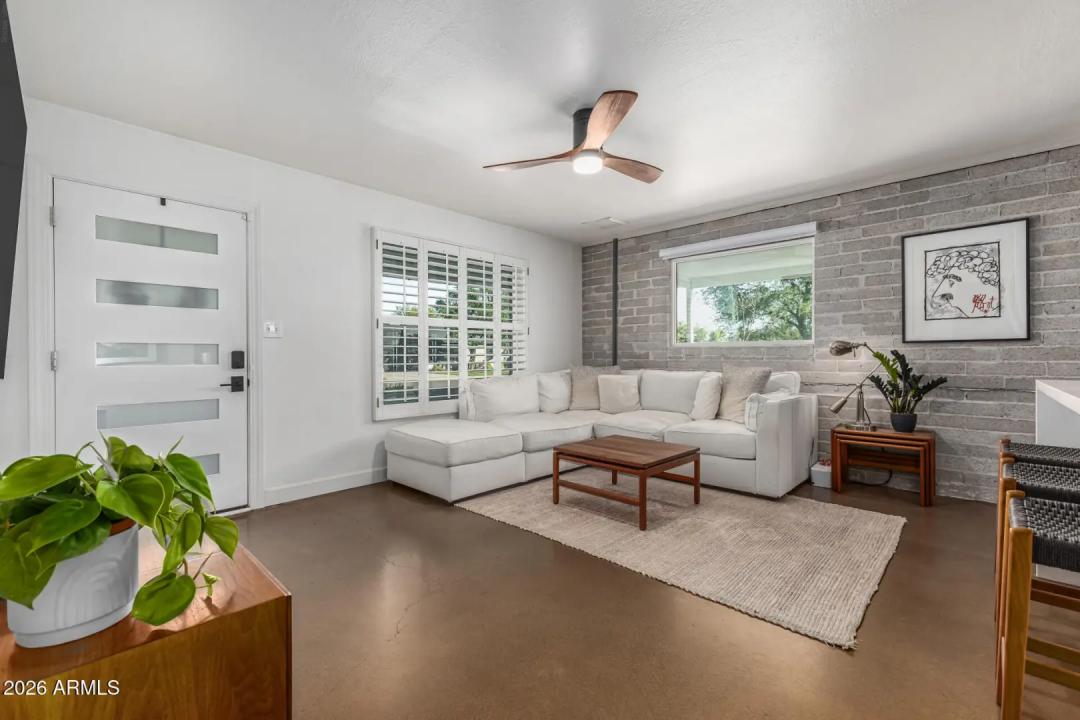 Real Estate Picture 7