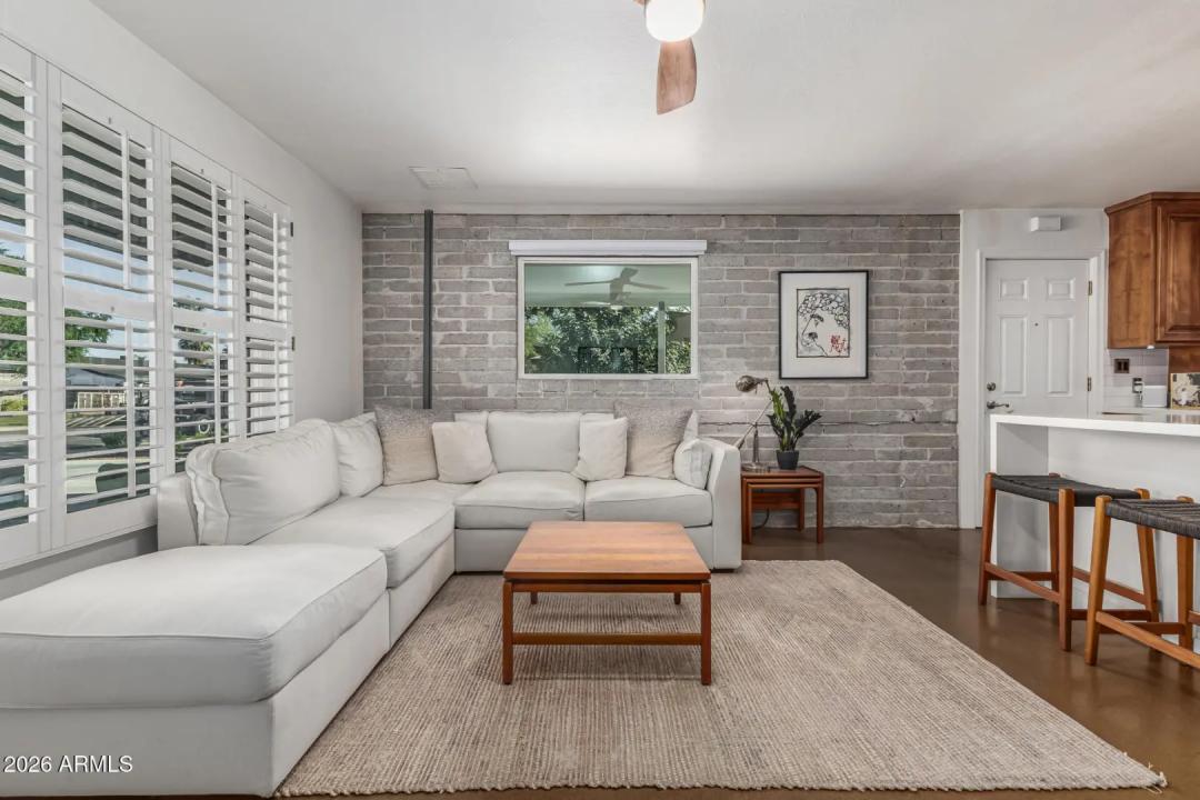 Real Estate Picture 8