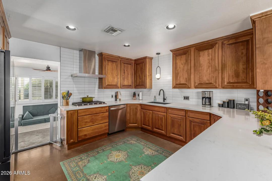 Real Estate Picture 12