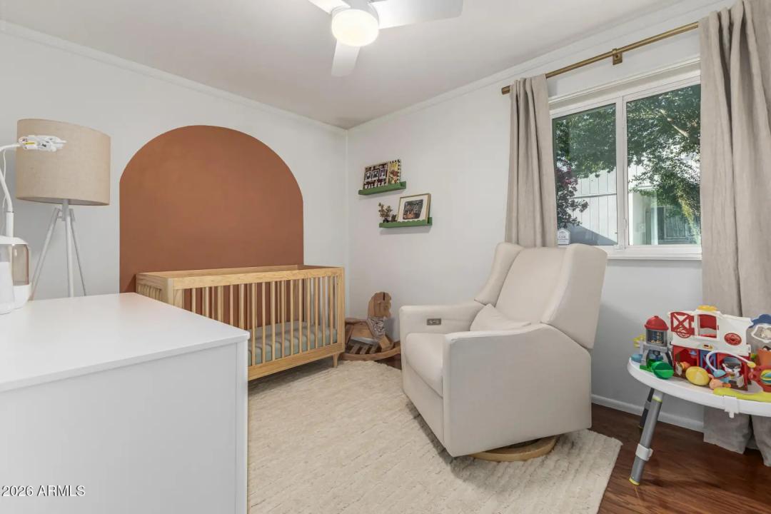 Real Estate Picture 18