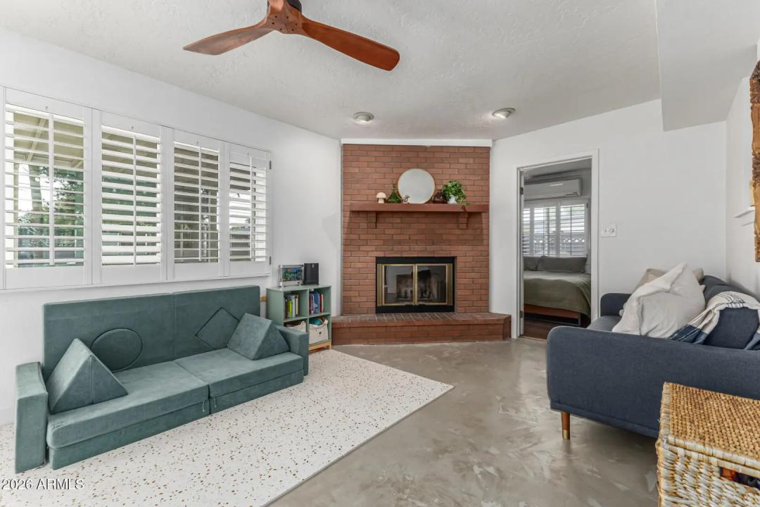 Real Estate Picture 23