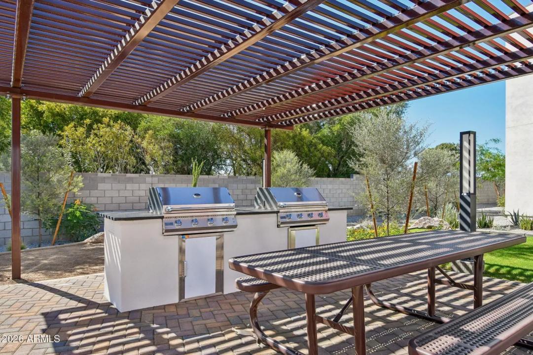 Real Estate Picture 8