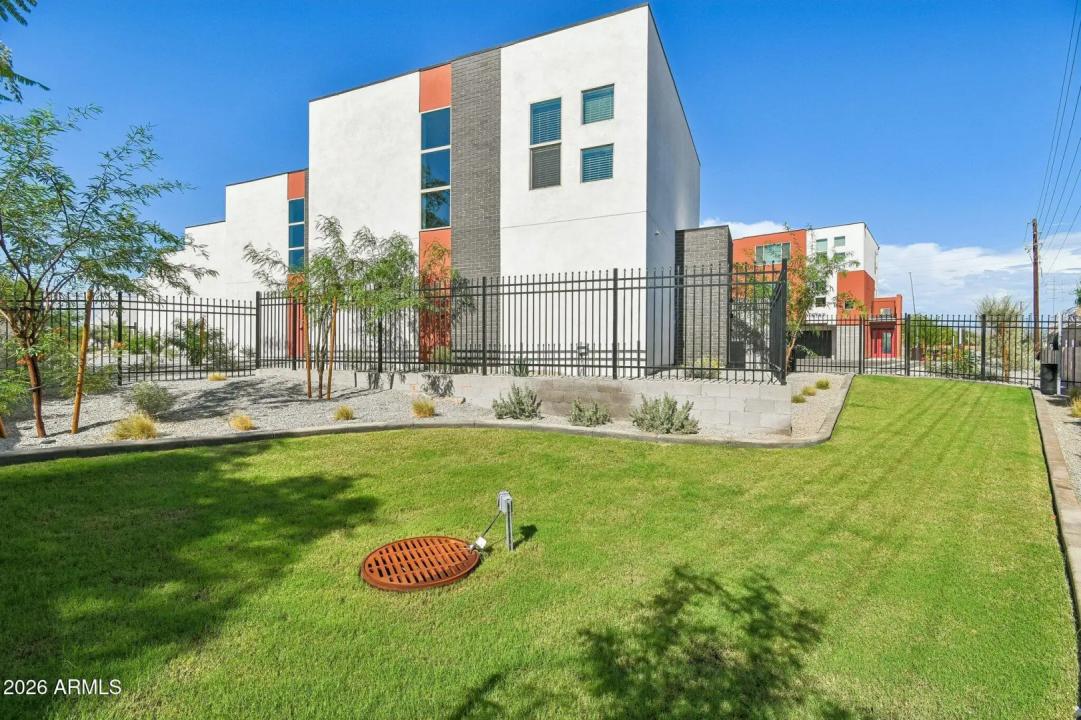 Real Estate Picture 9