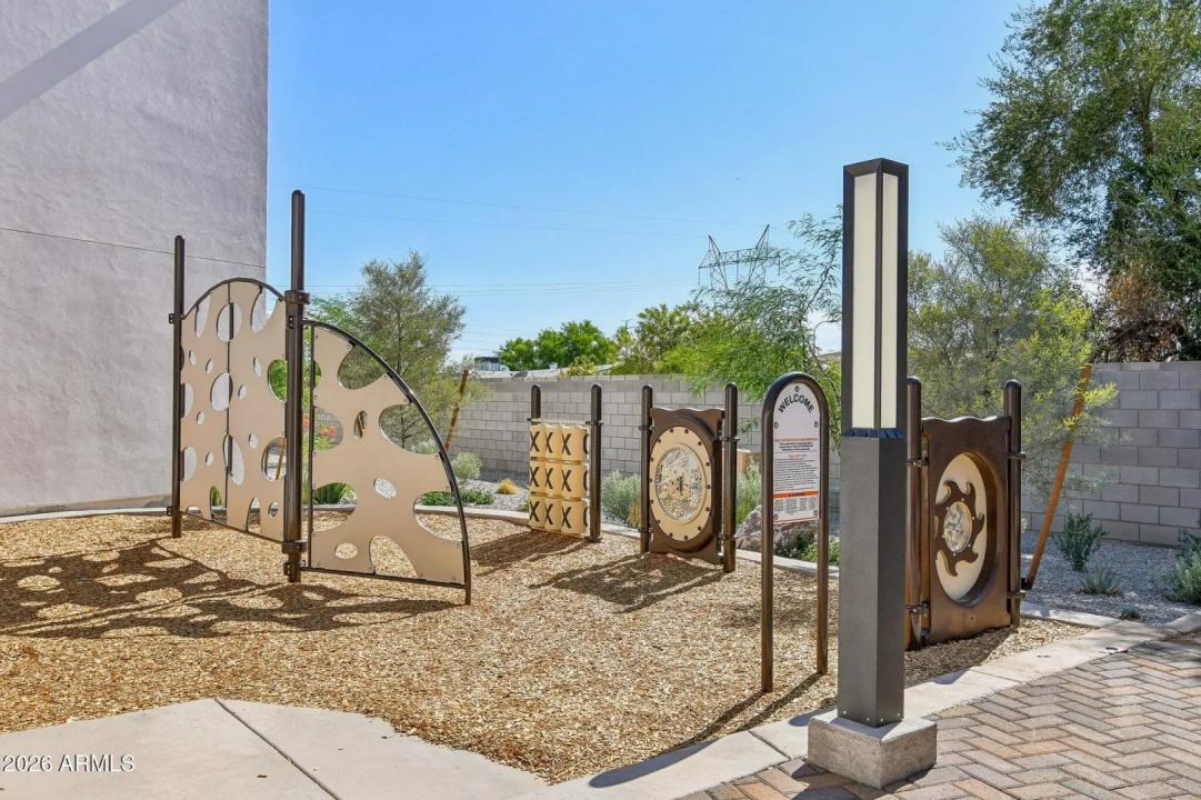 Real Estate Picture 10