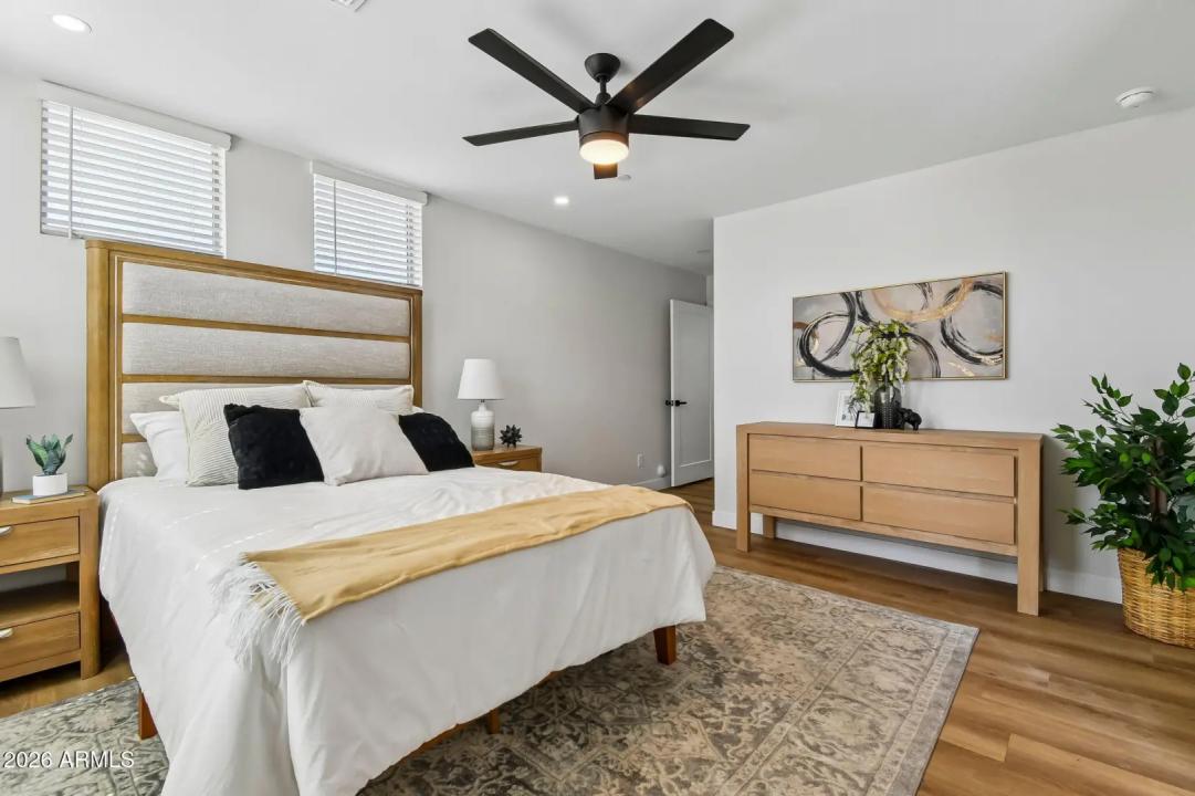 Real Estate Picture 4
