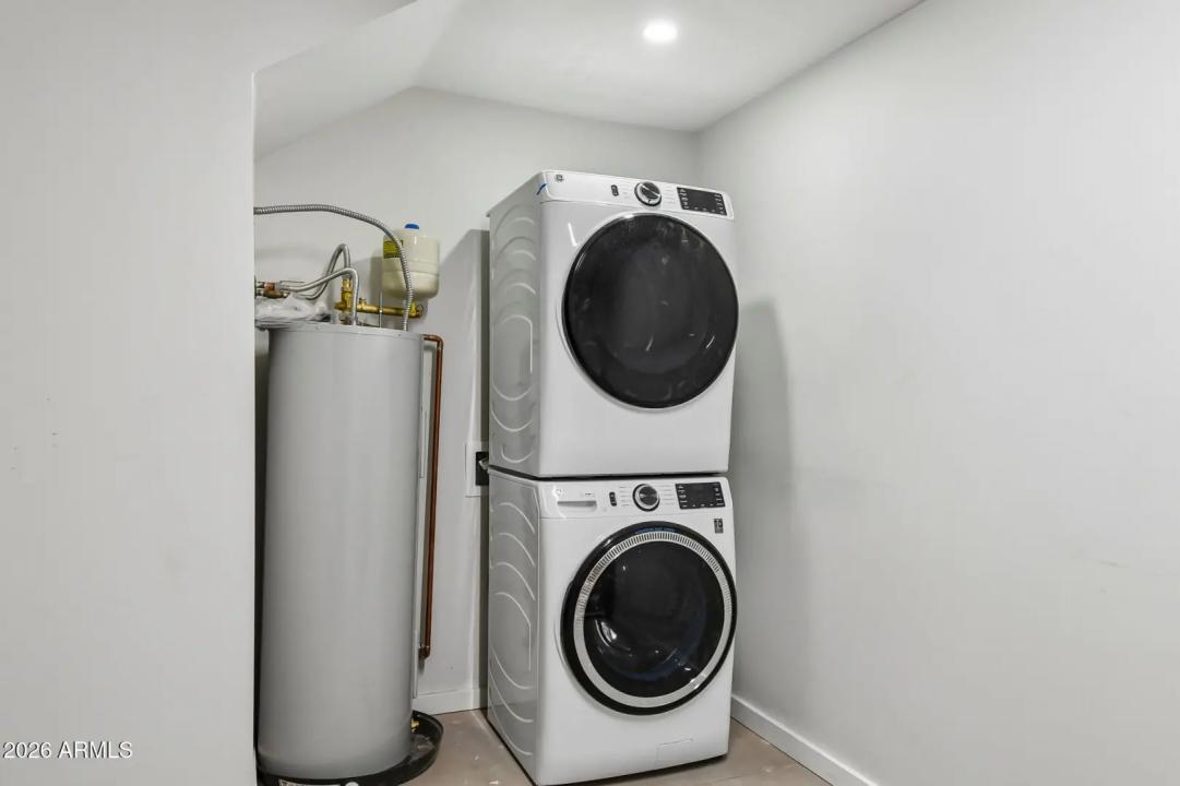 Real Estate Picture 14