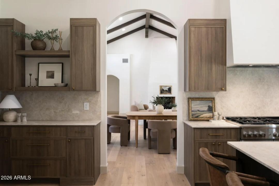 Real Estate Picture 3