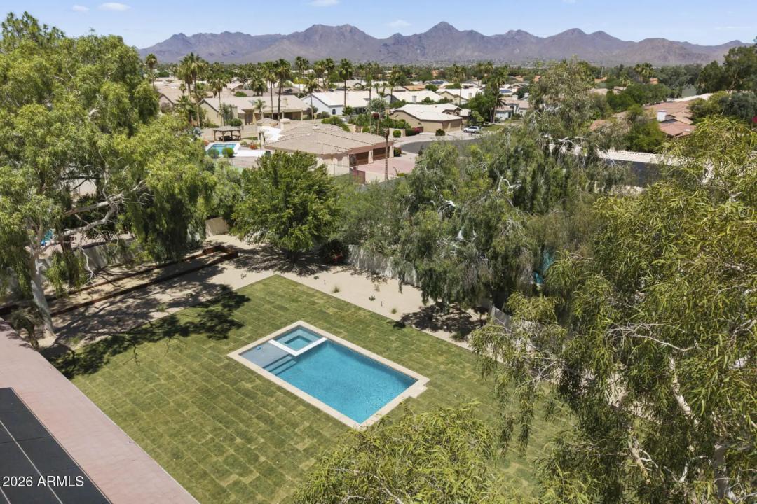 Real Estate Picture 6
