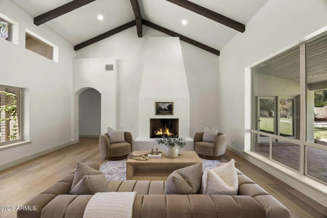 Real Estate Picture 4