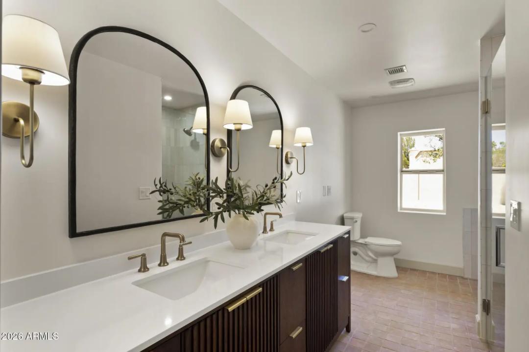 Real Estate Picture 11