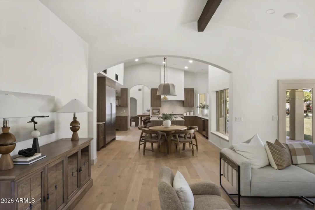 Real Estate Picture 8