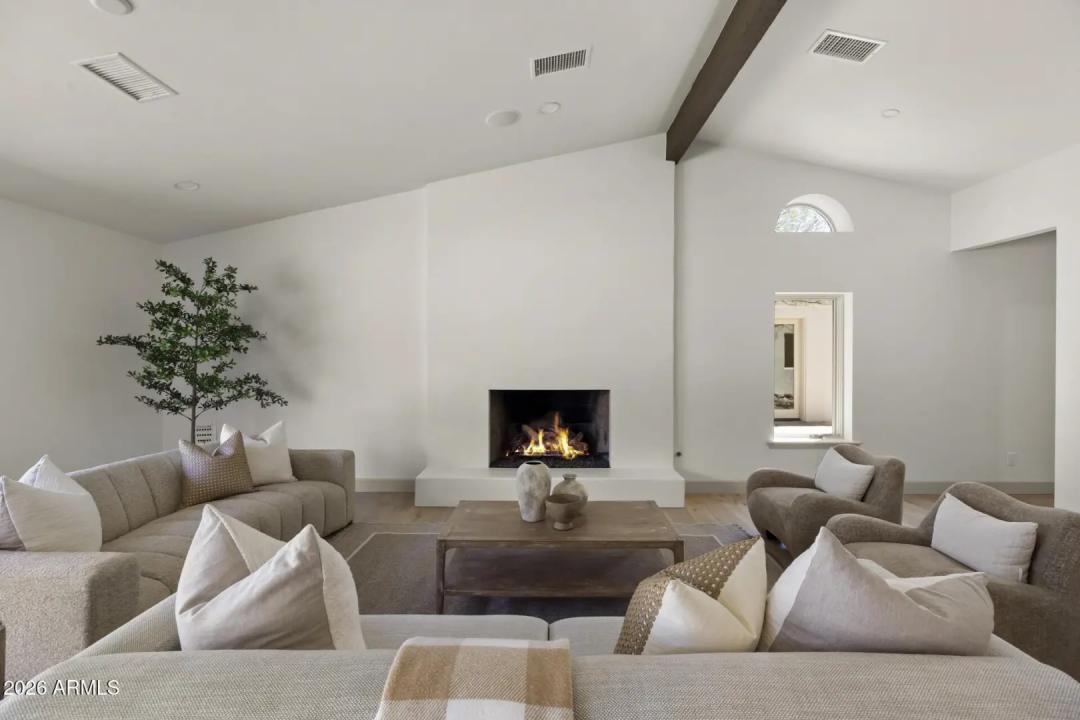 Real Estate Picture 3