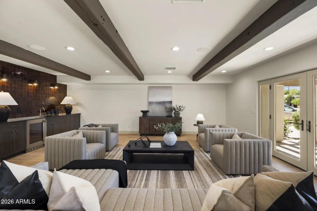 Real Estate Picture 5