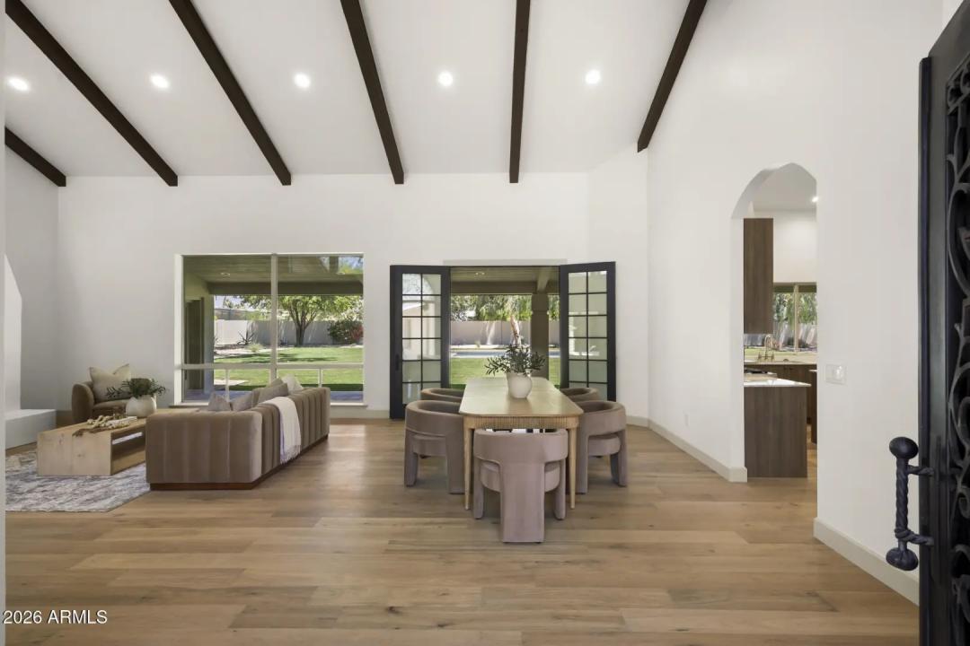 Real Estate Picture 12
