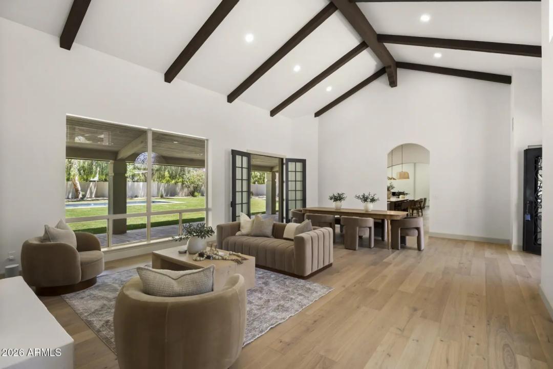 Real Estate Picture 3