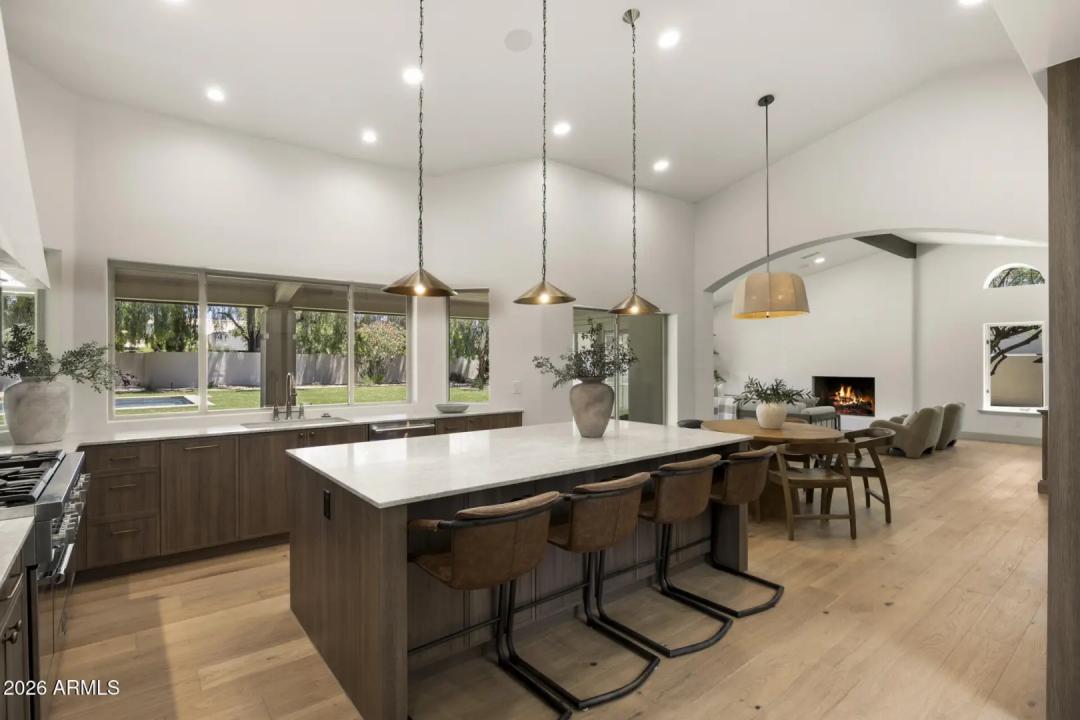 Real Estate Picture 4