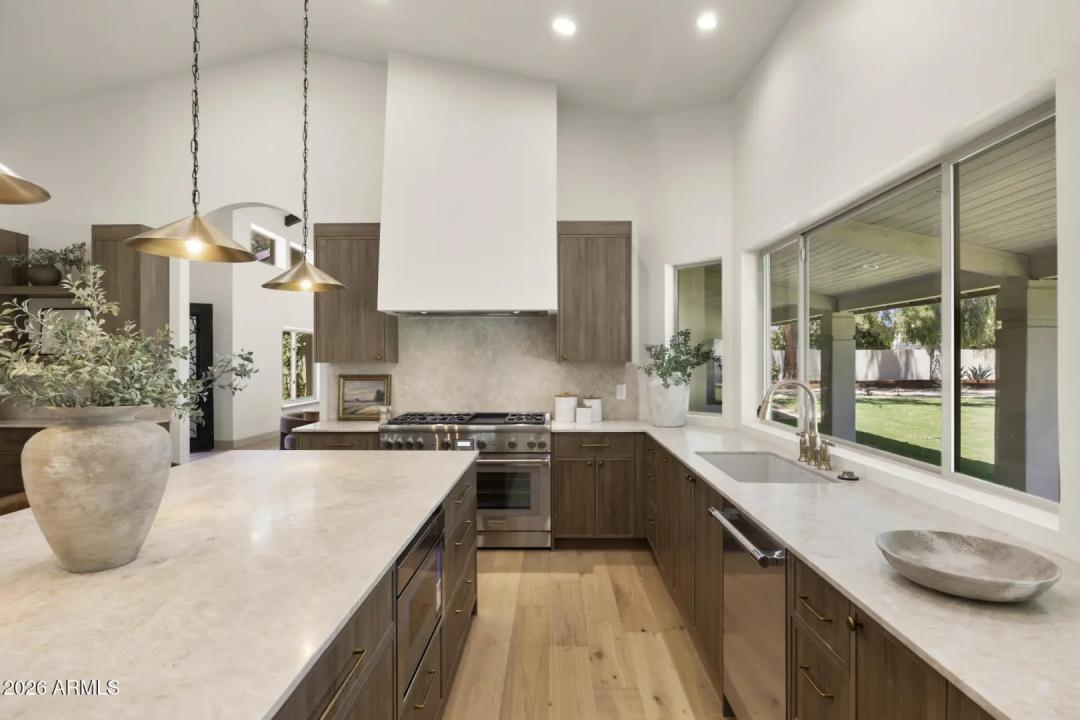 Real Estate Picture 18