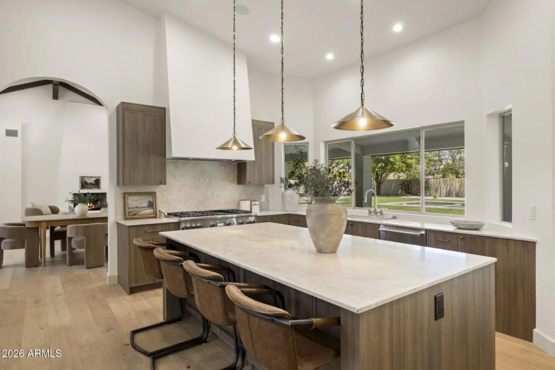 Real Estate Picture 16