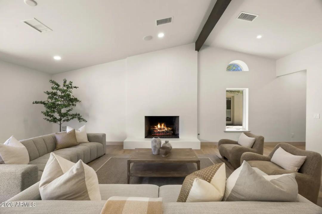 Real Estate Picture 10
