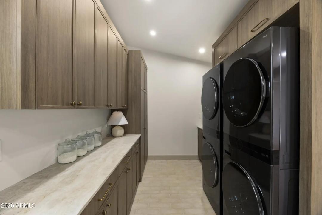 Real Estate Picture 24