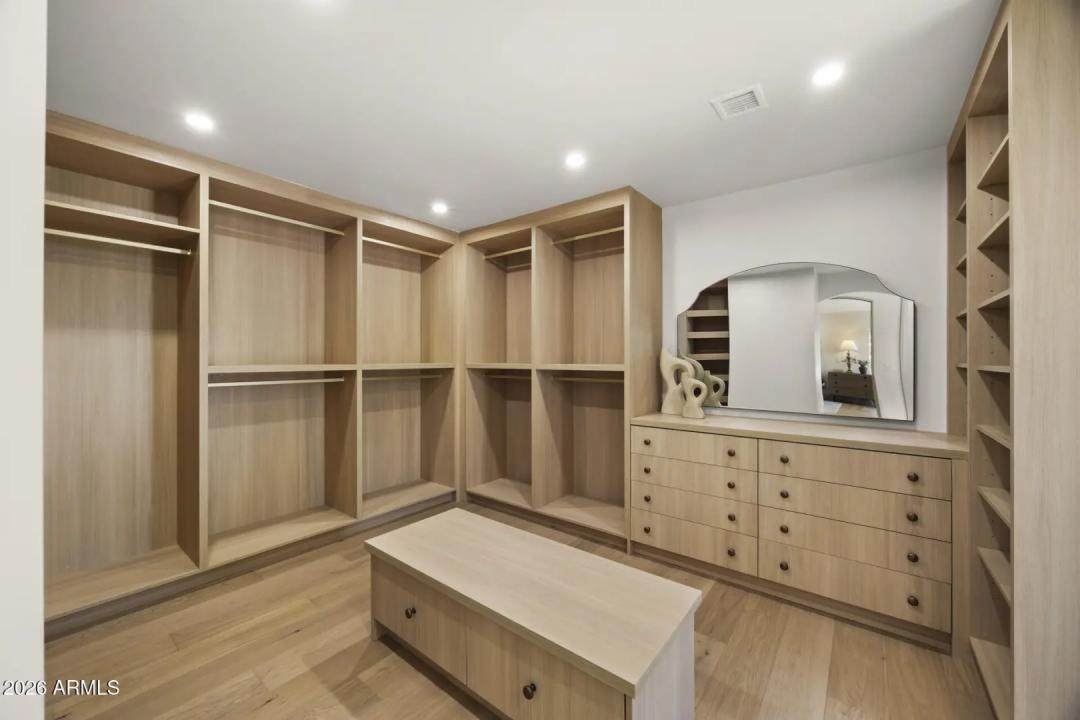 Real Estate Picture 30