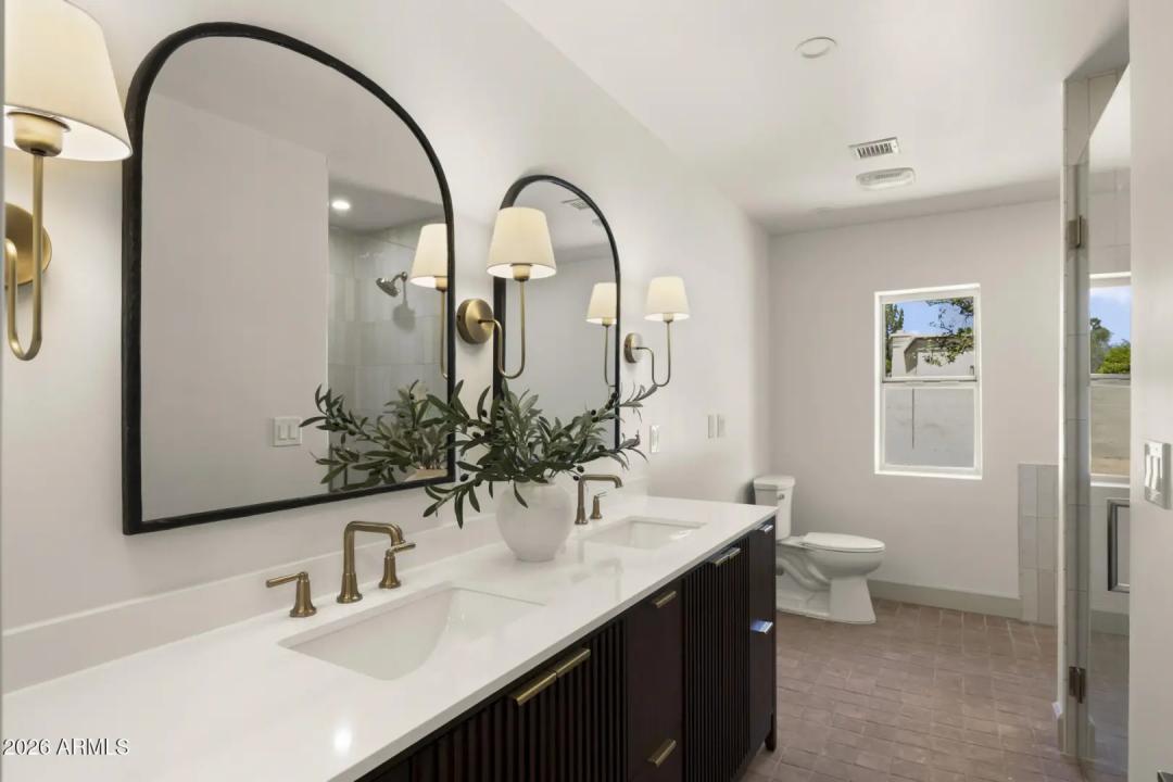 Real Estate Picture 37
